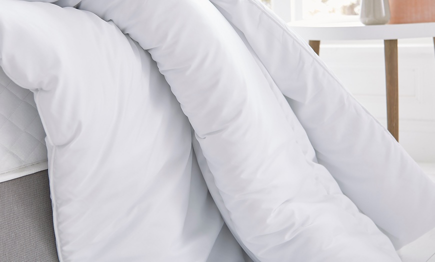 Image 2: Silentnight Ultrabounce 10.5 or 13.5 Tog Duvet