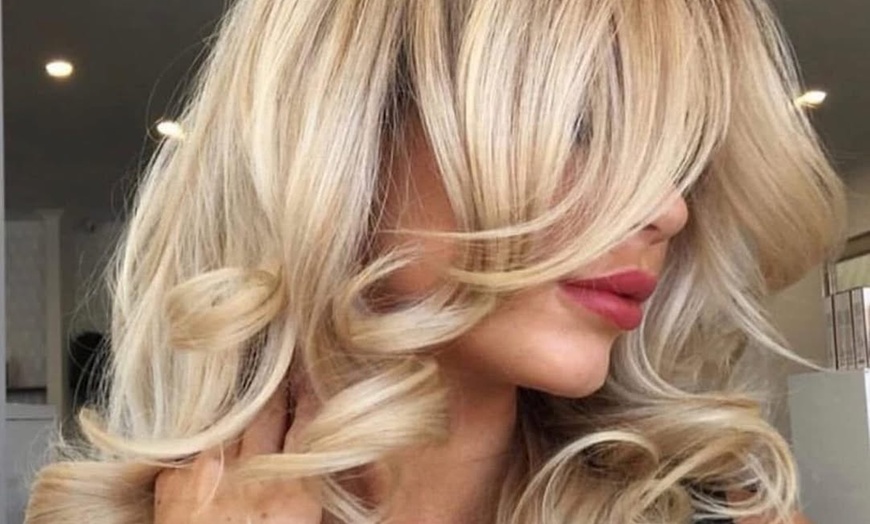 Image 4: 60, 90, or 120 Minute Pamper Package with Complementary Bubbly