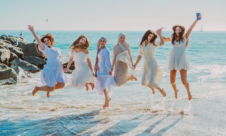 Image 5: Unforgettable Moments Awaits: 60-Minute Outdoor Full Portrait Session