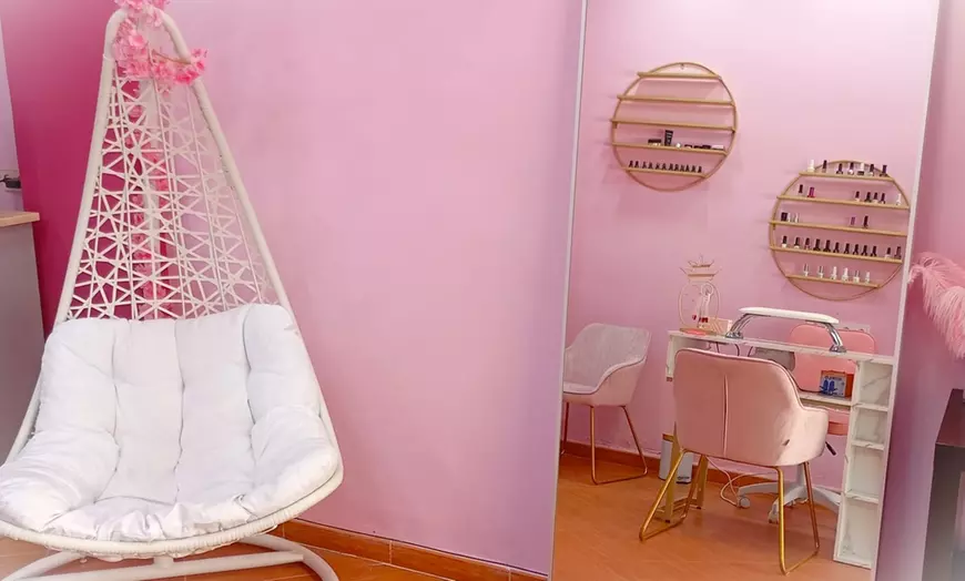 Image 5: Manicura, pedicura o manipedi con esmaltado normal o semipermanente