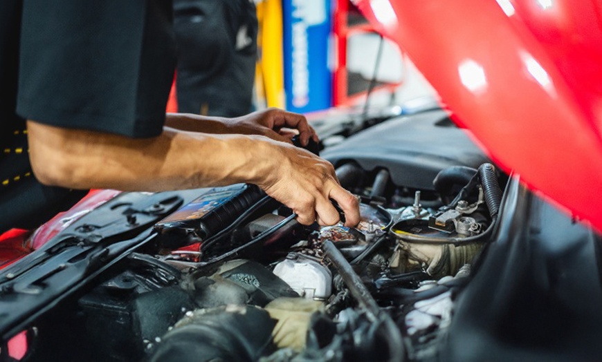 Image 1: Unlock Comprehensive Auto Maintenance Or Mechanic Online Course