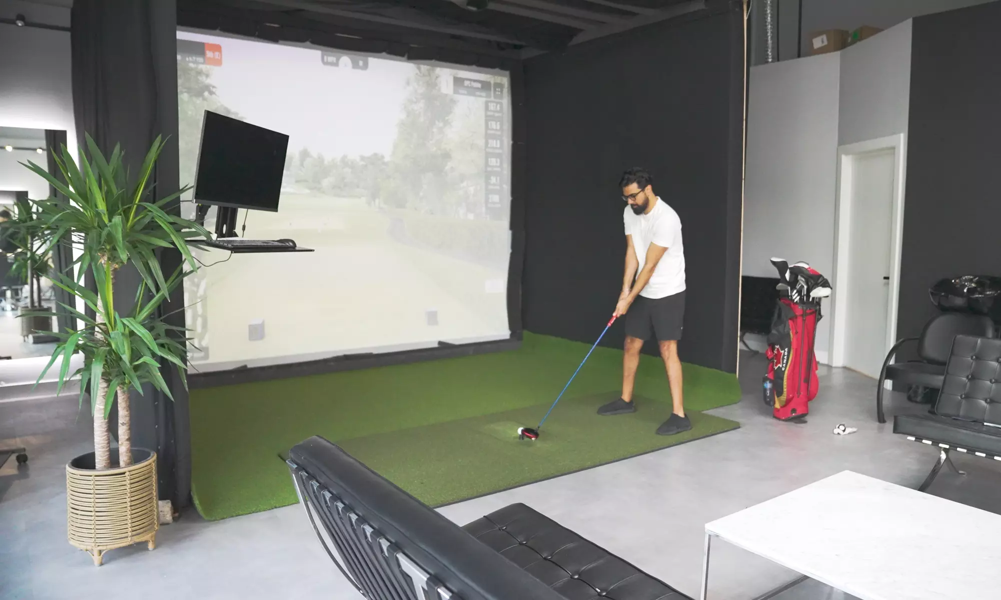 Sharpen Your Skills: 60-Minute Indoor Golf Simulator Session