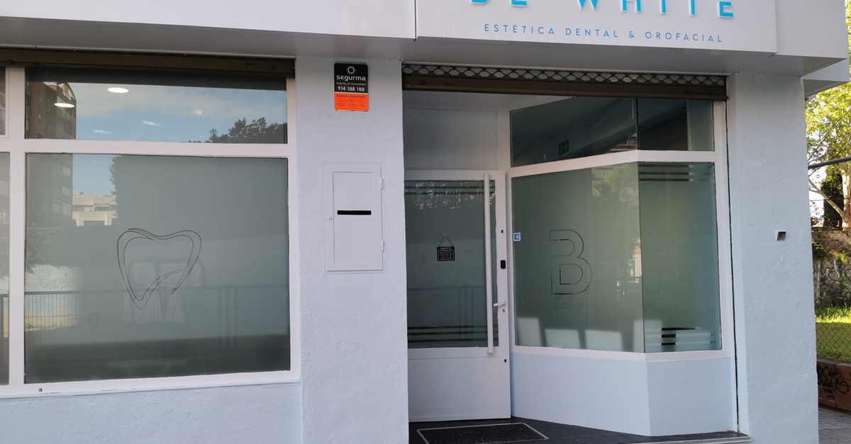 Limpieza bucal o blanqueamiento dental LED en Madrid
