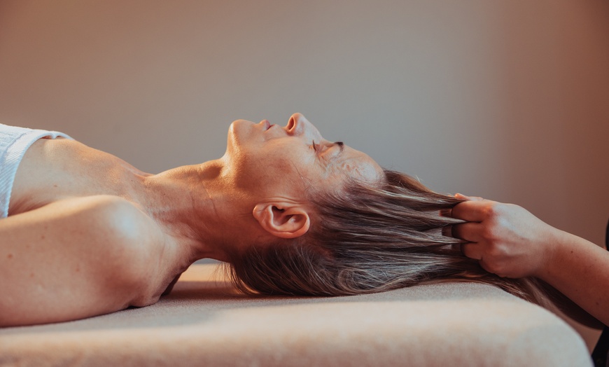 Image 5: Liftingujący masaż twarzy Kobido – Beauty Boost lub Holistic Touch