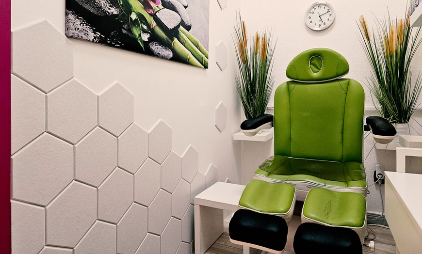 Image 3: 1 oder 2x klassische Fußpflege für 1 Person - Gesunde, schöne Füße