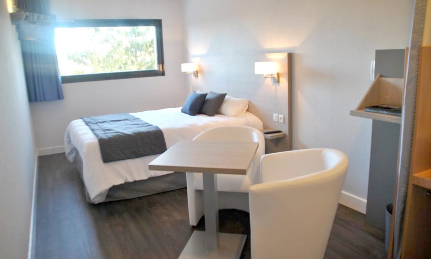 Image 3: Proche Millau : séjour en chambre double, option PDJ et apéritif