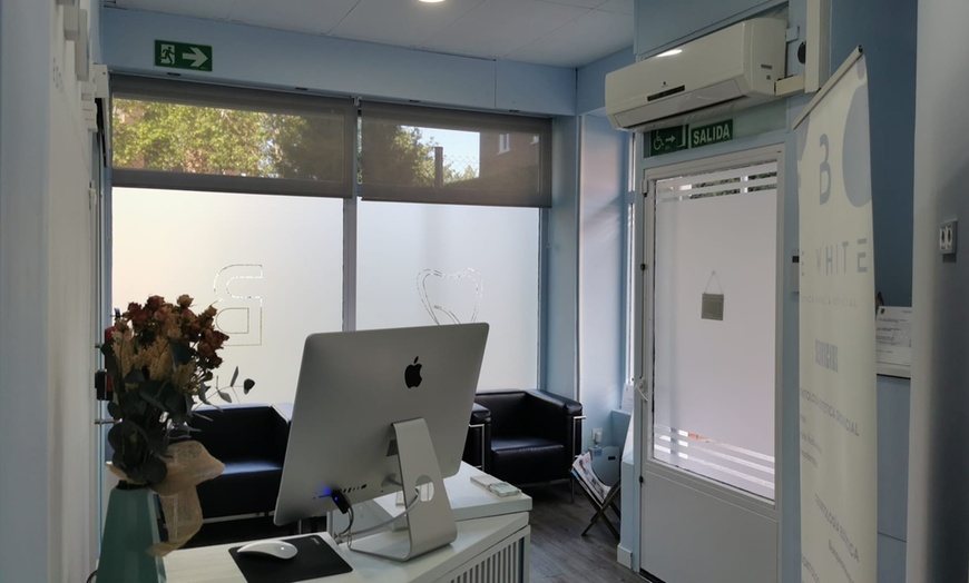 Image 7: Limpieza bucal o blanqueamiento LED con revisión, pulido y radiografía