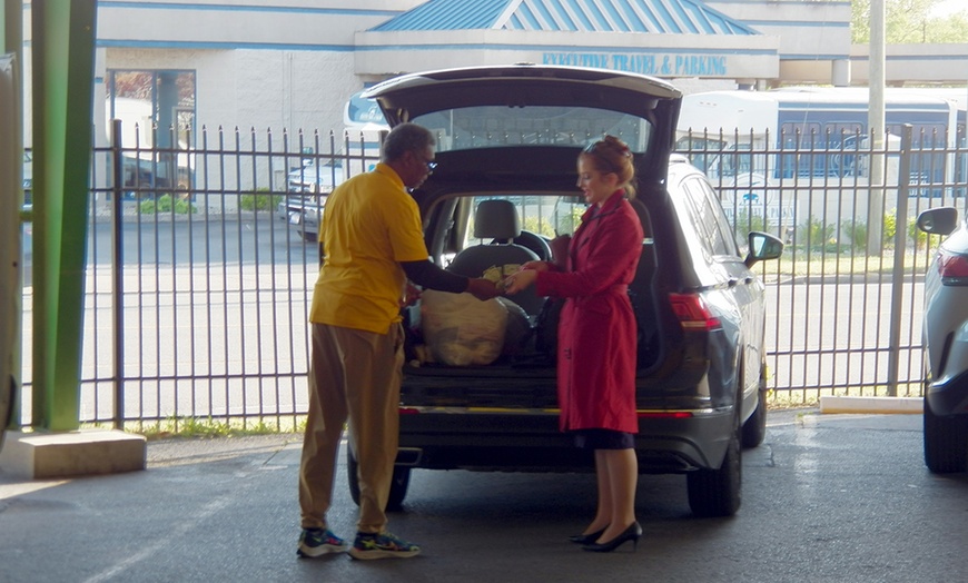 Image 4: 3, 5, 7, or 10-Days of Valet Airport Parking at BNA Up To 30% Off 