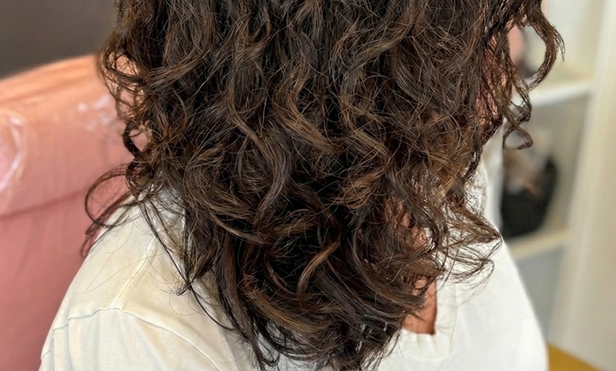 Image 6: Custom Curly Cuts, Vibrant Color, & Smooth Blowouts for All Hair Types
