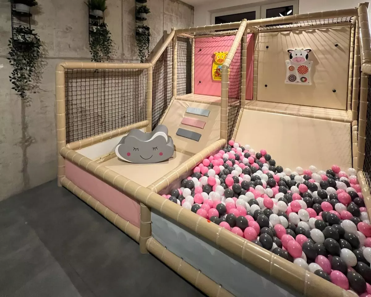 Godzinne bilety wstępu dla 1 lub 2 dzieci do sali zabaw