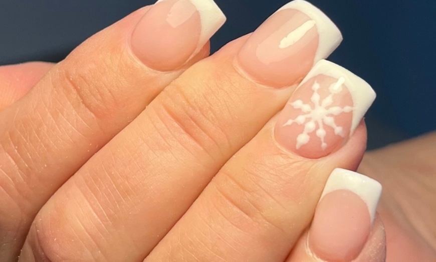 Image 4: Manucure et pédicure avec Nurbelia Studio Art