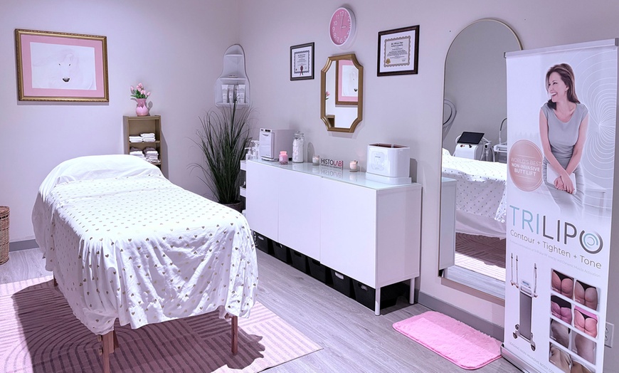 Image 2: Tone with One, Three or Six Body Contouring Sessions