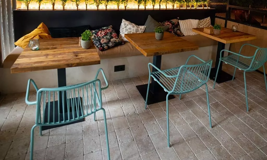 Menú internacional para 2 personas con entrante, postre y bebida