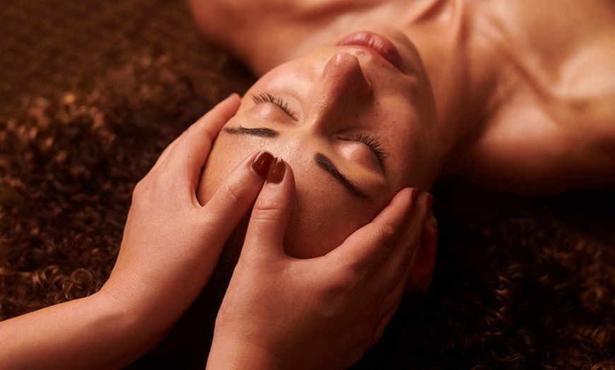 Image 1: Massage crânien, visage, dos ou corps entier au choix
