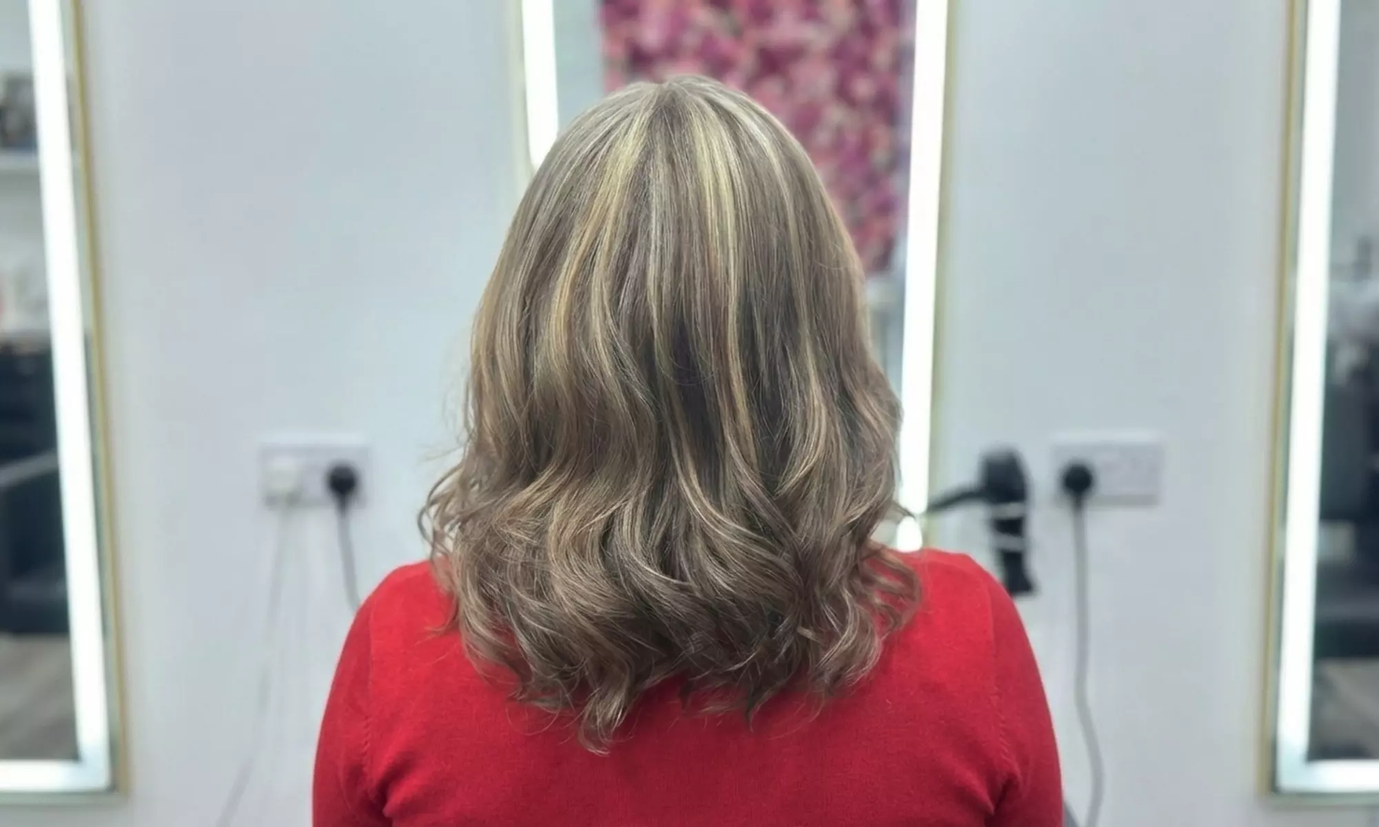 Waschen, Schneiden & Föhnen oder Augenbrauen zupfen & Farbe