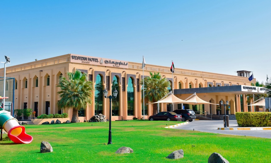 Image 1: Abu Dhabi: 1- or 2-Night 4* Stay with Breakfast