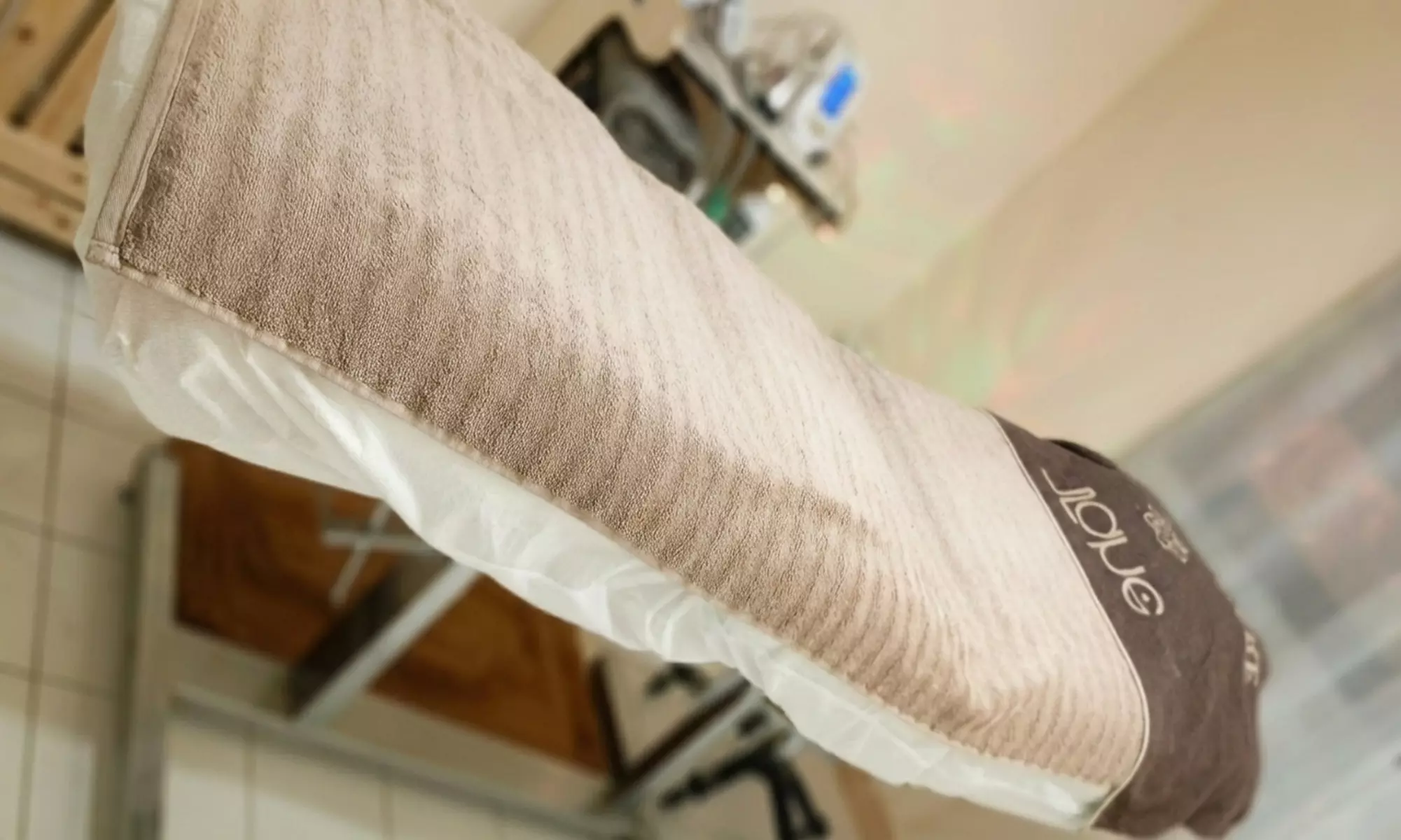 Extensiones de pestañas con volumen a elegir, con cuidado de cejas