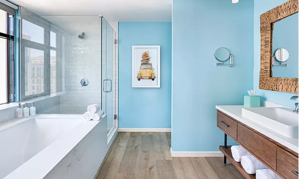 4-Star Stay With Rooftop Pool in San Diego's Lively Gaslamp Quarter

