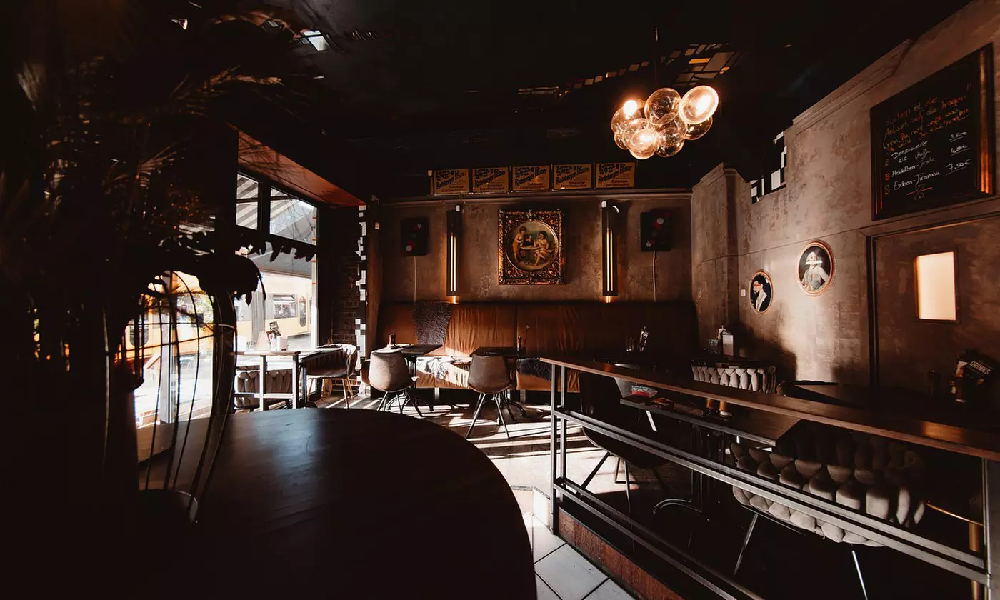 Frühstück nach Wahl mit Tee oder Kaffeespezialität für 1- 4 Personen