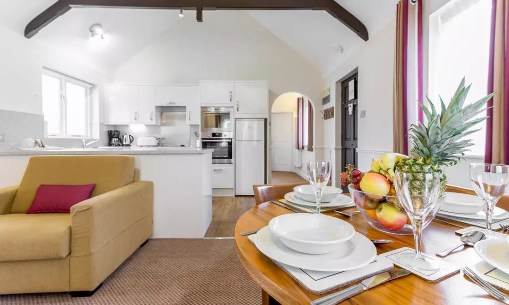 Rolling Hillside Retreat in Devon: Scenic Apartment Stay up to 6