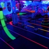 Image 2: Spiel, Spaß und 3D-Effekte: Schwarzlicht-Minigolf inkl. Ausrüstung