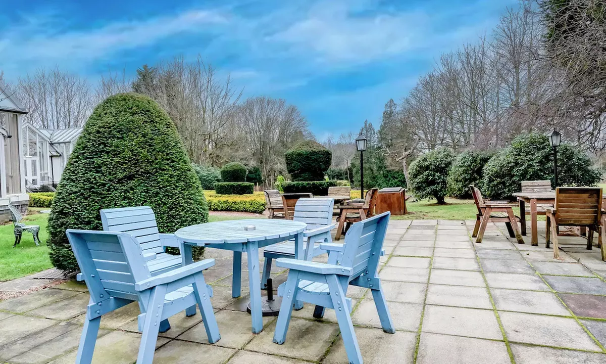 Dundee: Elegant 4* Stay with Breakfast & Dinner