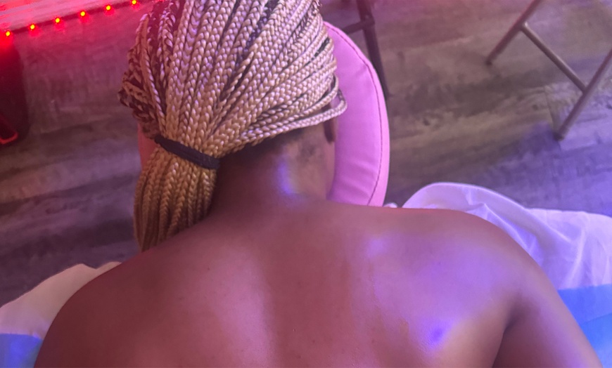 Image 4: Relax with 60 or 90-Minute Swedish Massage For One or Couple 