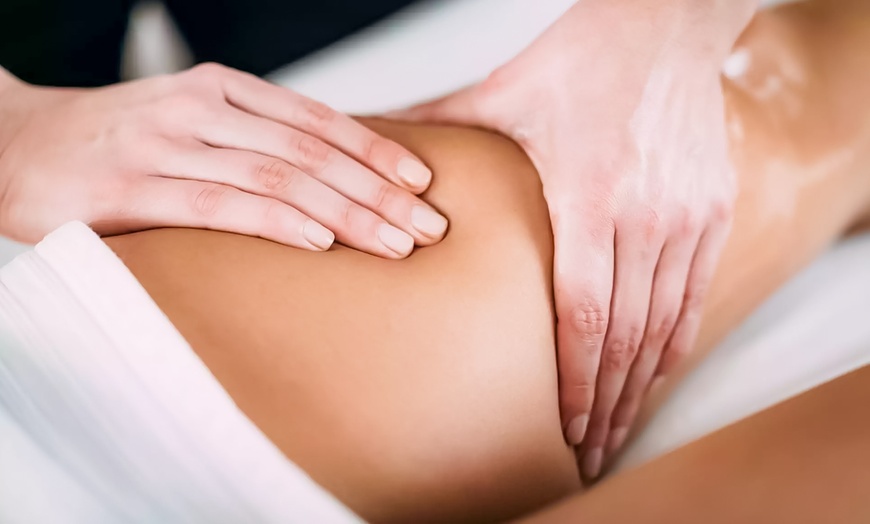 Image 3: Masaje relajante o de descarga con duración a elegir para 1 persona 