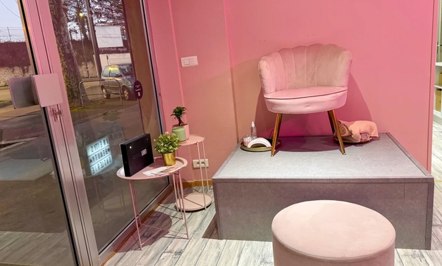 Image 4: Beauté des mains et pieds à Saint-Étienne