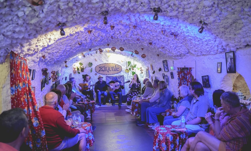 Image 1: Espectáculo de baile flamenco