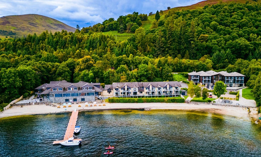Image 1: Loch Lomond: 4* Stay with Full Scottish Breakfast and Optional Dinner