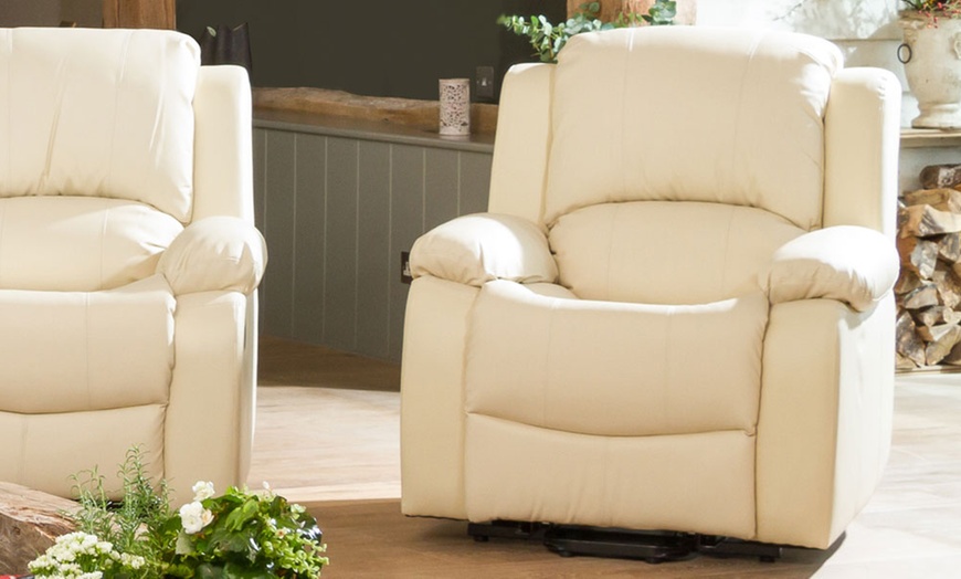 Image 5: Up to Three Reclining Sofa Sets 