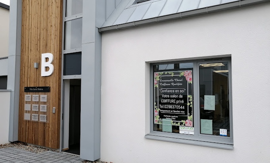 Image 3: Modelage crânien et facial avec le salon Confiance en soi