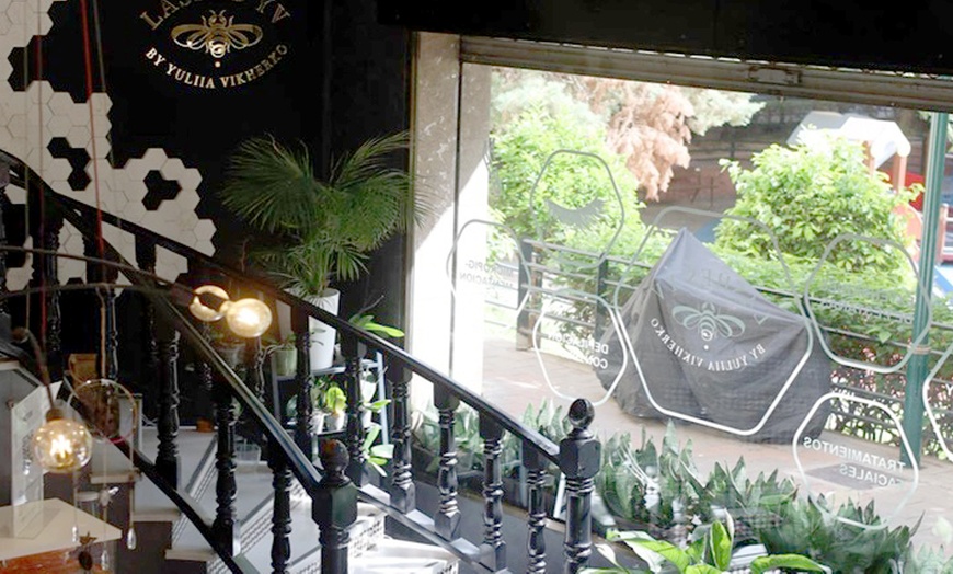 Image 6: Extensiones de pestañas pelo a pelo volumen natural, 2D o 3D