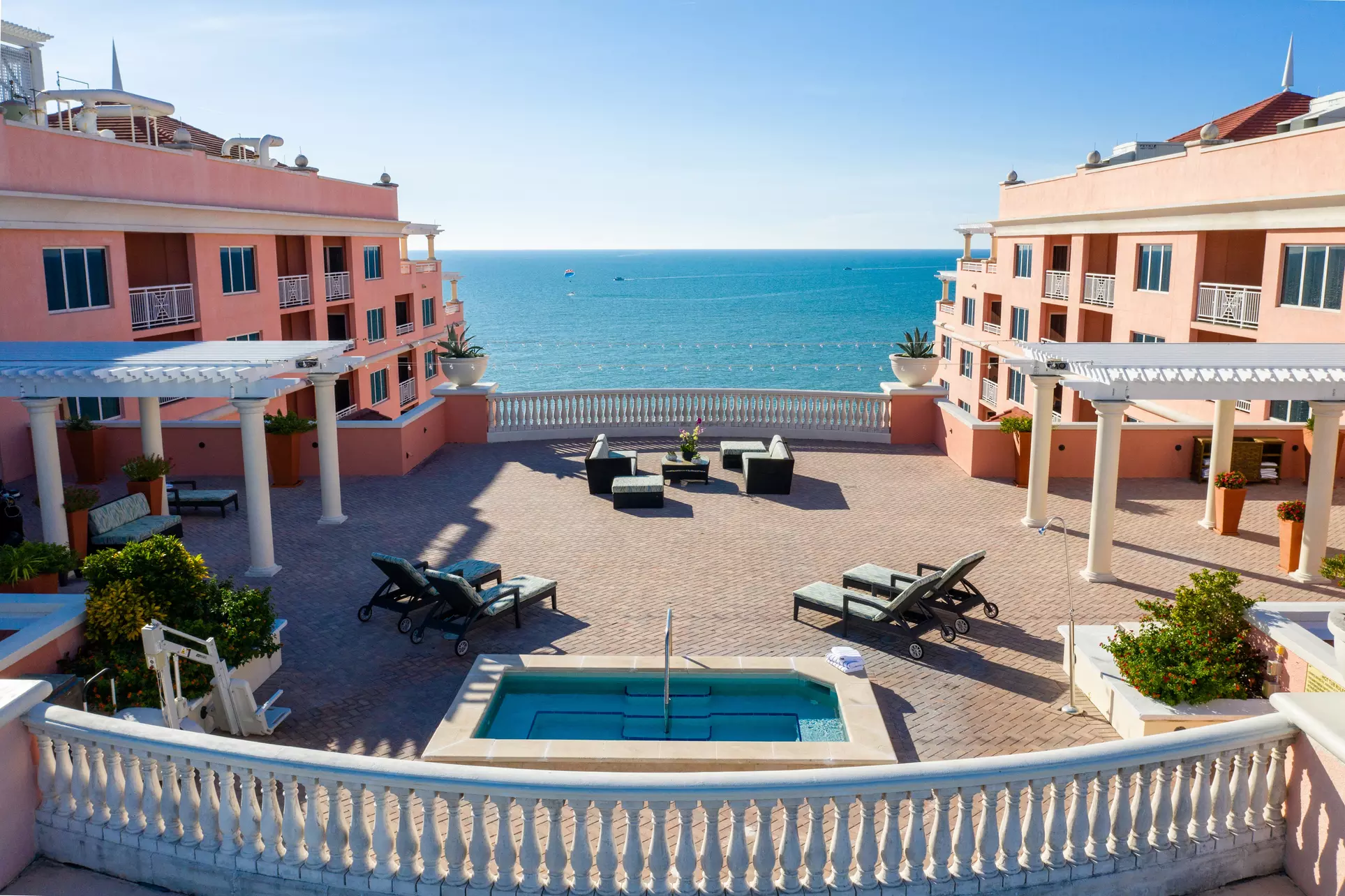90-Minute Aromatherapy Massage with Full Spa & Hotel Access