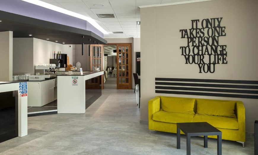 Image 5: Marche: soggiorno con colazione, mezza pensione, grotte o massaggio