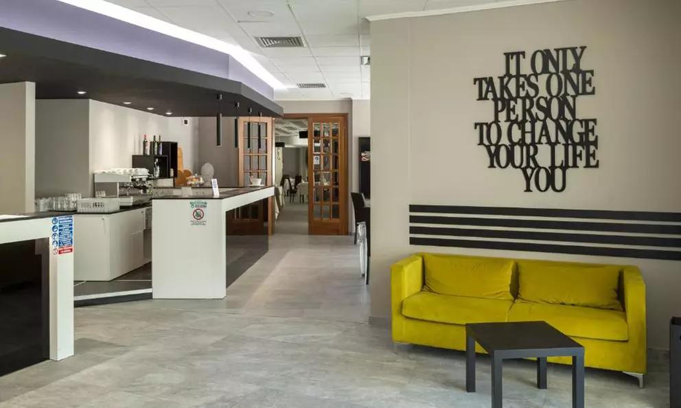 Marche: soggiorno con colazione, mezza pensione, grotte o massaggio