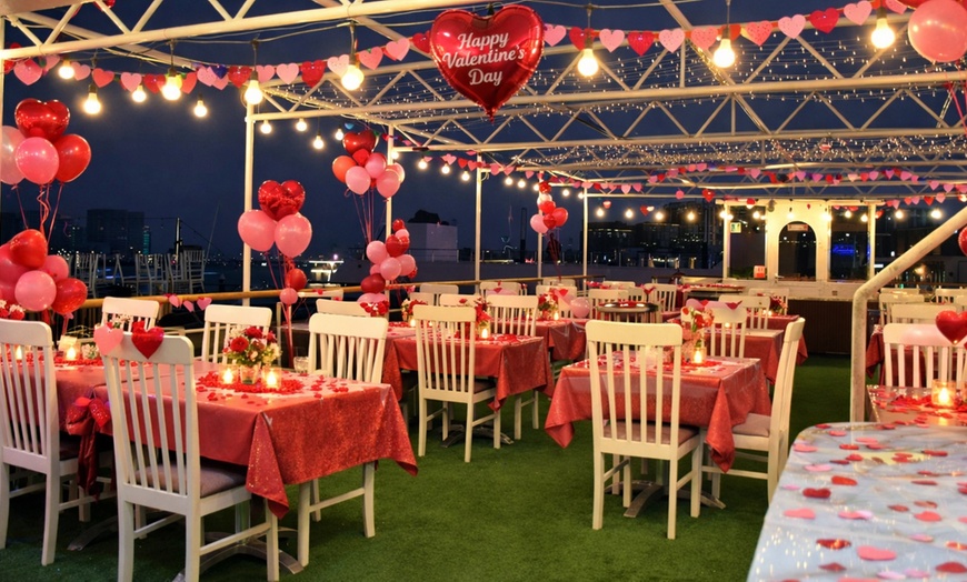 Image 4: Valentine’s Day Candlelight Dinner Cruise For Couples – Al Seef