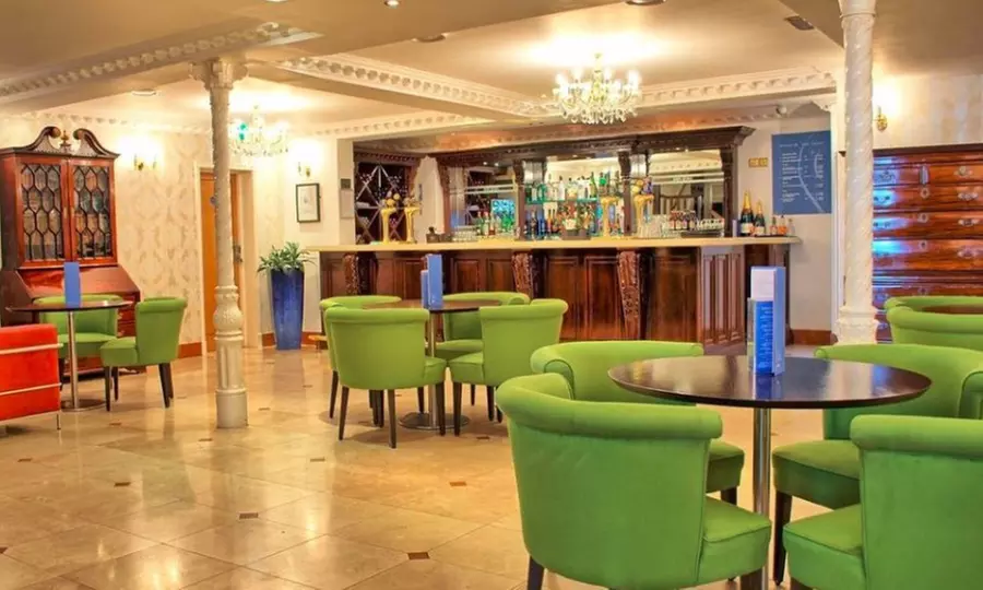 Bournemouth: Double or Twin Room with Breakfast