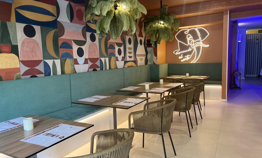 Image 4: Cata de vinos y quesos en el centro histórico de Valencia