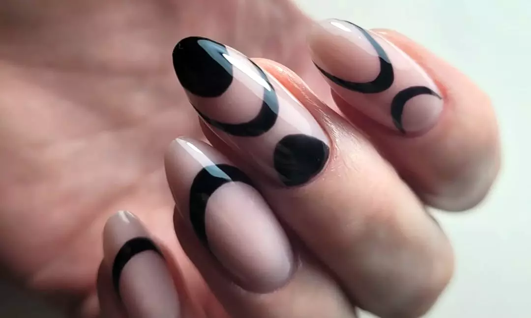 Sesión de manicura y/o pedicura con opción a manicura rusa para 1