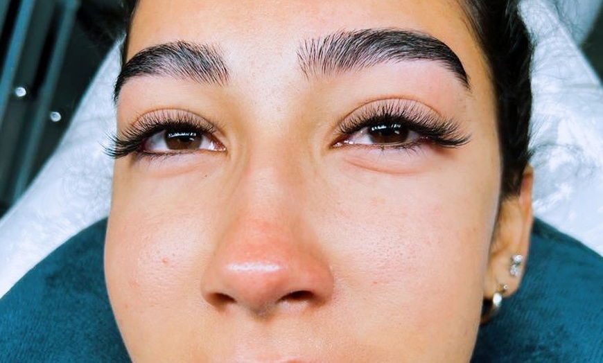 Image 3: One Full Set of Eyelash Extensions w/ or w/o One Refill