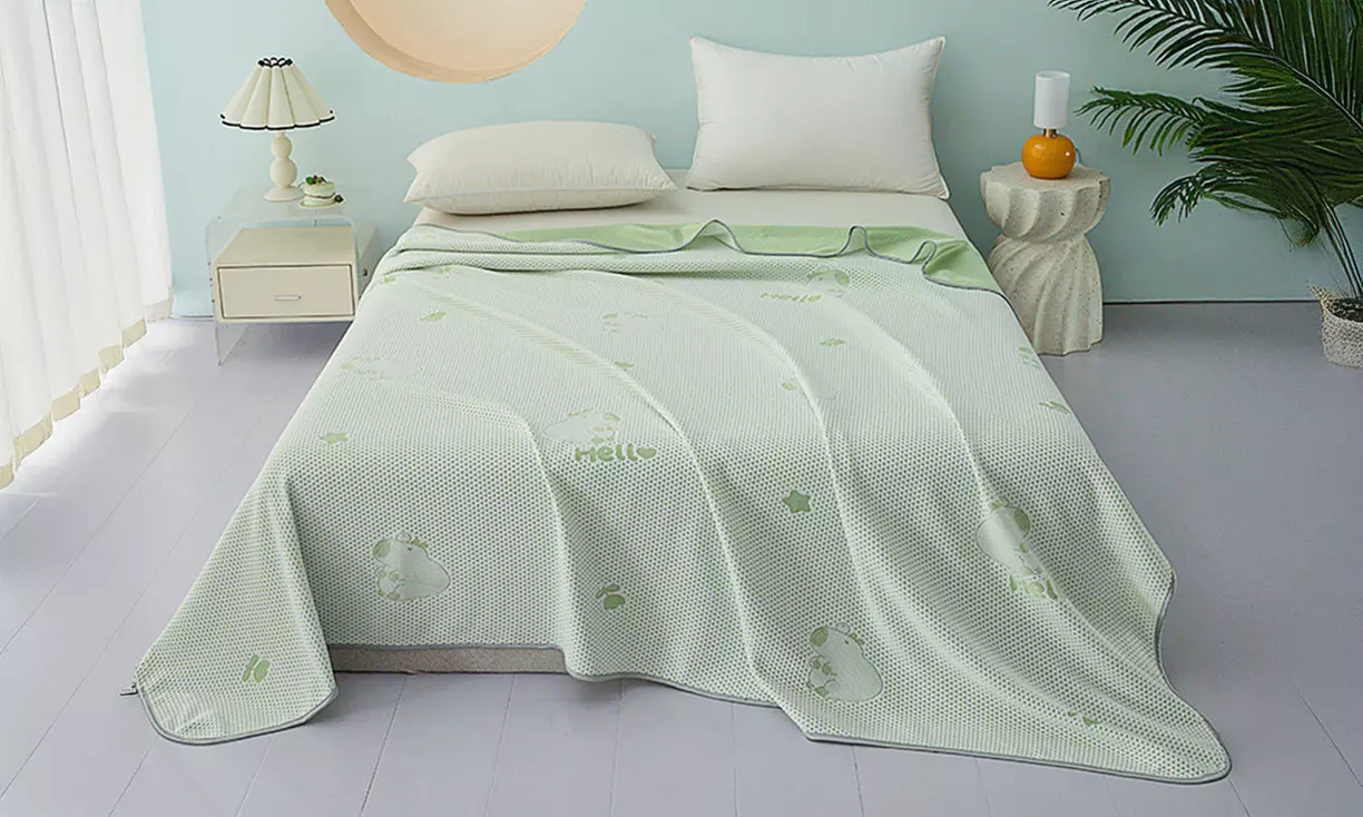 Summer Cooling Comforter with Premium Ocean Silk Fabric