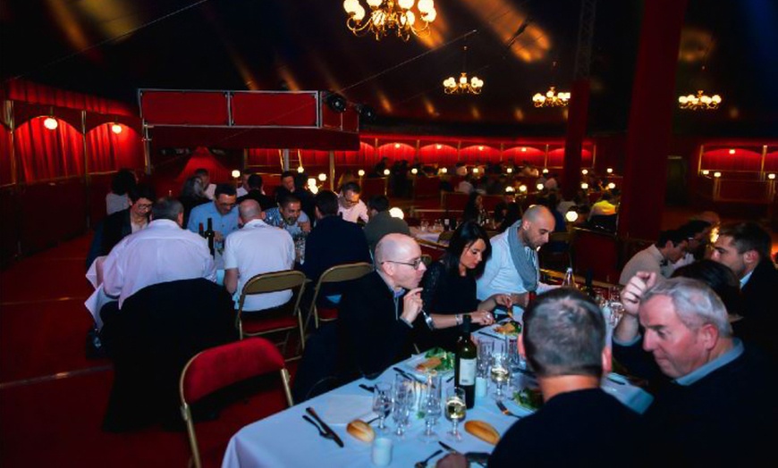 Image 4: Sous le Chapitô, l'émerveillement vous attend avec un repas-spectacle