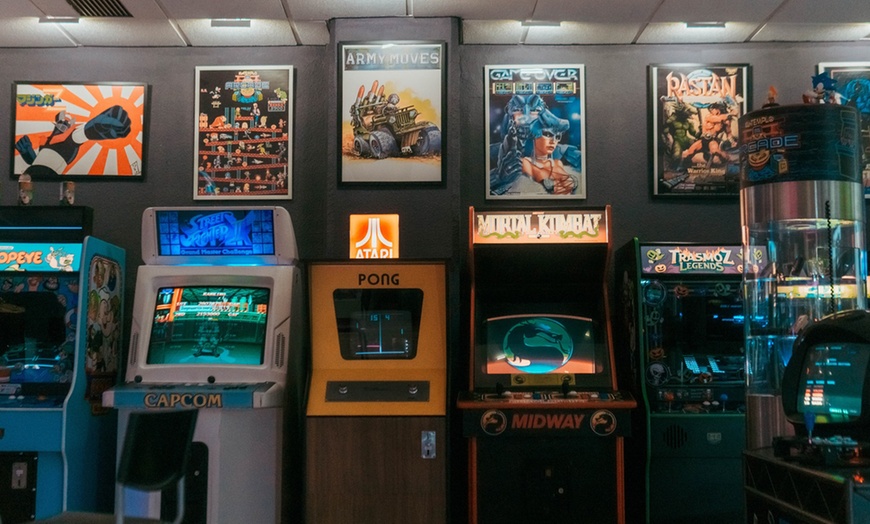 Image 5: Pase o descuento del 10 % para evento en sala de recreativos retro