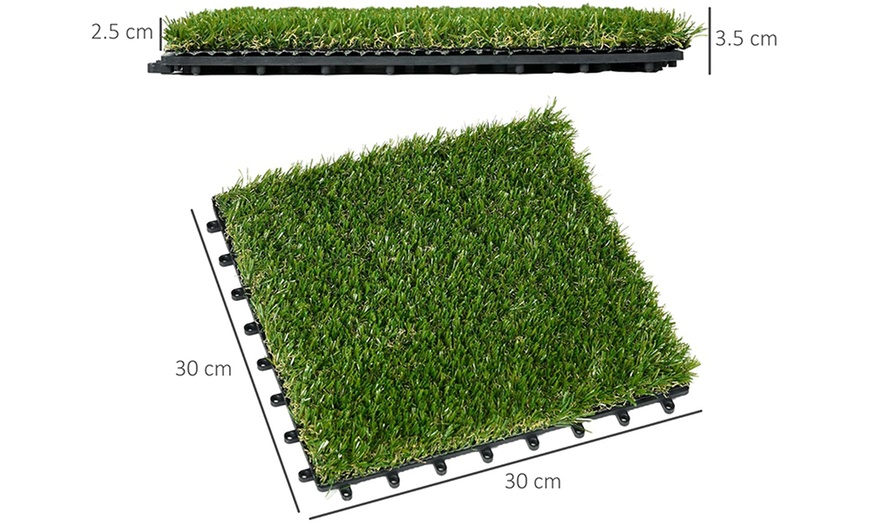 Image 6: 10-Pack Outsunny 30cm x 30cm Artificial Grass Turf in Dark Green
