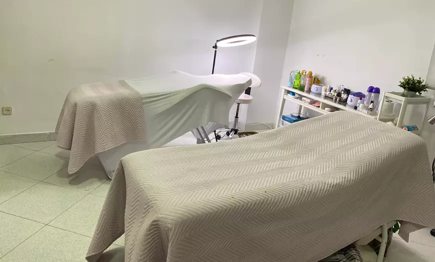 Image 2: 1 sesión de manicura y/o pedicura con esmaltado semipermanente