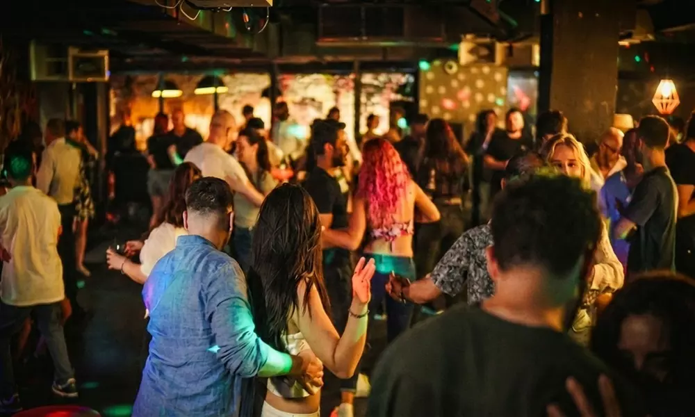 Enjoy 2 or 4 Wednesdays – Salsa & Bachata Classes + Social Experience