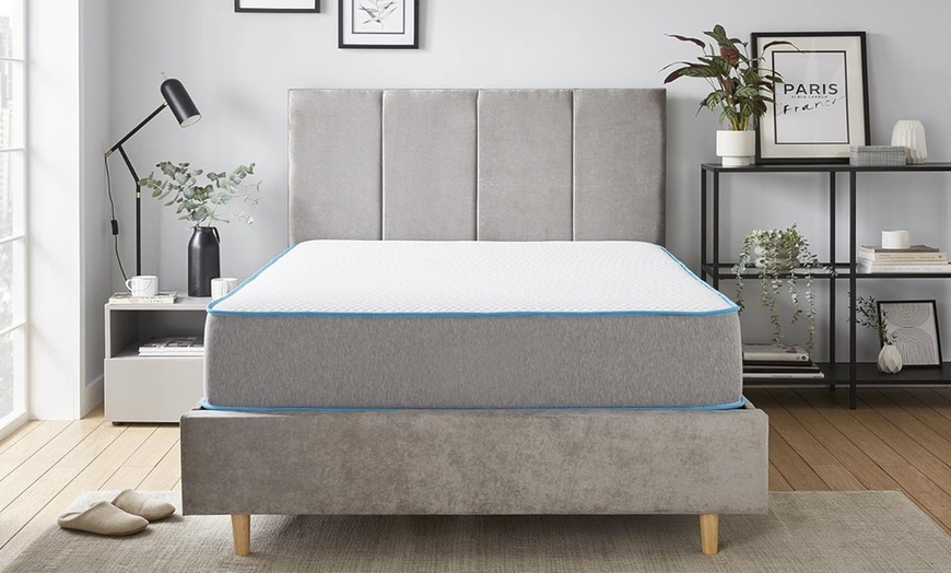 Image 2: Hybrid Mattress with Memory Foam and Bubble-Textured Sleep Surface