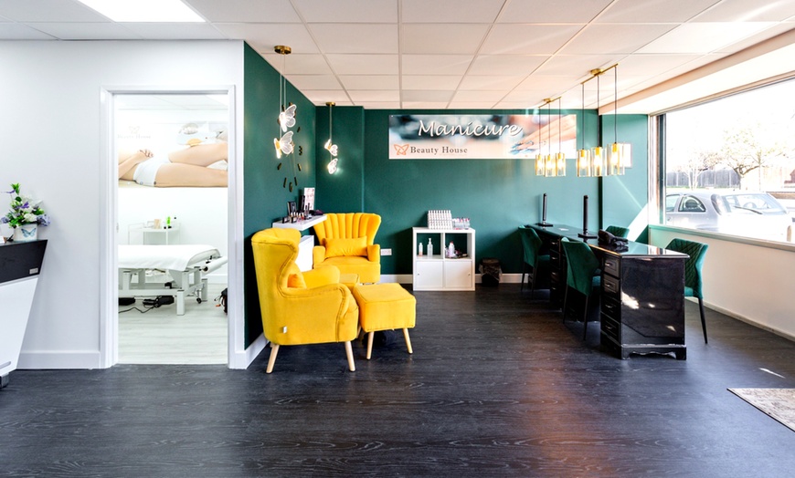 Image 9: Choice of 30 or 60-Minute Pamper Package